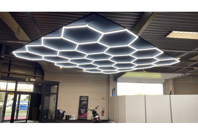 ECLAIRAGE LED SUSPENDUE EN NID D'ABEILLE